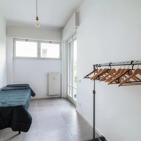 아파트 Joivy Stylish 2-bedroom By *