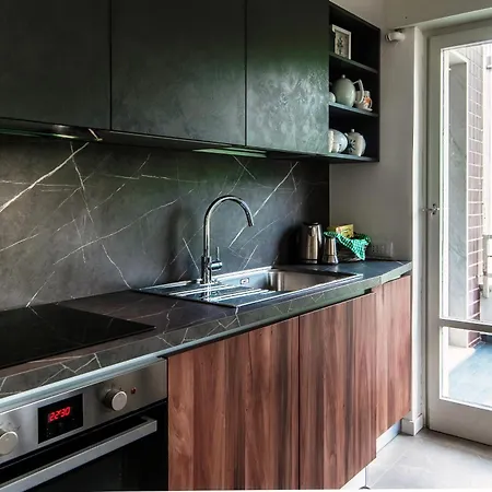 アパート Joivy Stylish 2-bedroom By コモ